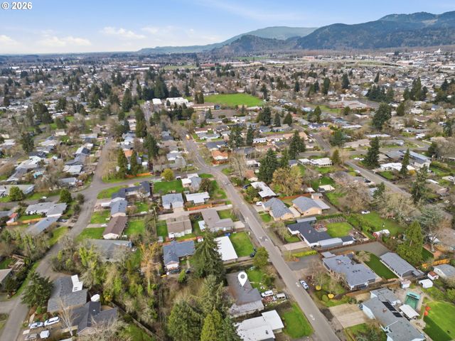 860 N VAN DUYN St, Eugene, OR 97401