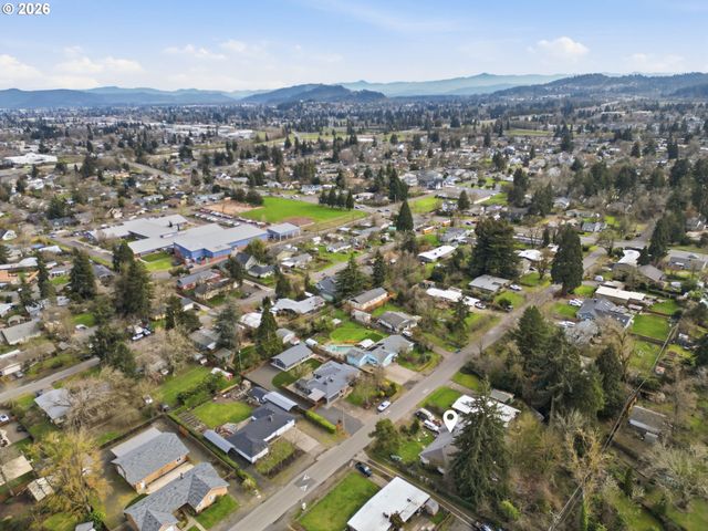 860 N VAN DUYN St, Eugene, OR 97401