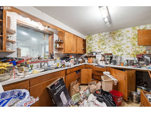 860 N VAN DUYN St, Eugene, OR 97401