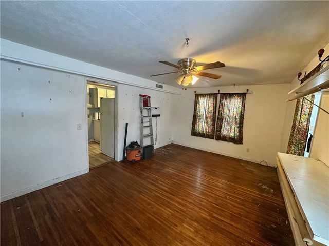 185 Jordan Ave Avenue, Gates, NY 14606