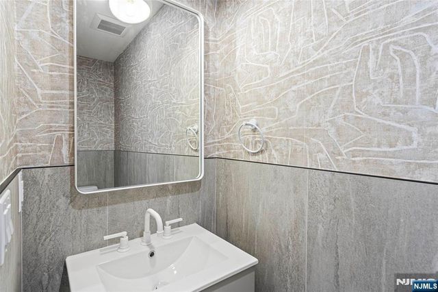 32 Hancock Avenue 3, Jersey City, NJ 07307