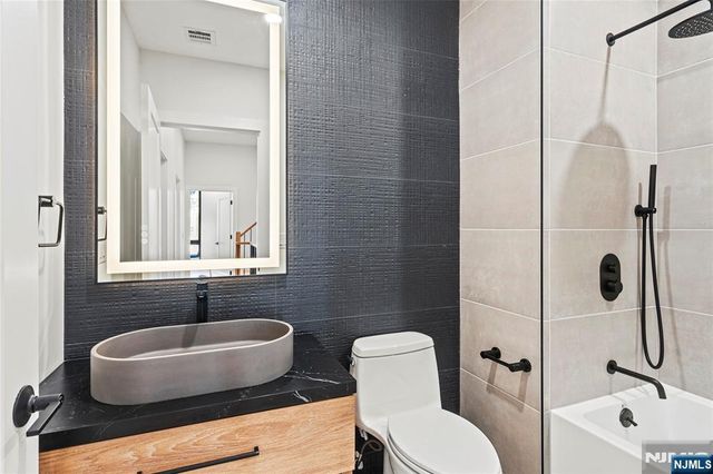 32 Hancock Avenue 3, Jersey City, NJ 07307