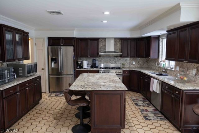 23 Deire Dr, Sparta Twp., NJ 07871