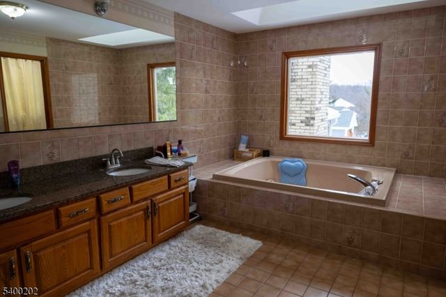 23 Deire Dr, Sparta Twp., NJ 07871