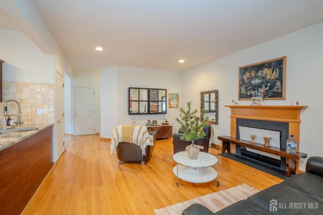 6 Barlow Court, Plainsboro, NJ 08536