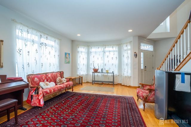 6 Barlow Court, Plainsboro, NJ 08536