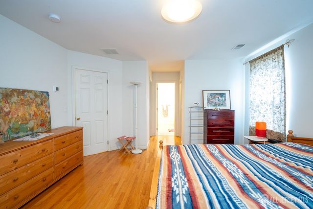 6 Barlow Court, Plainsboro, NJ 08536