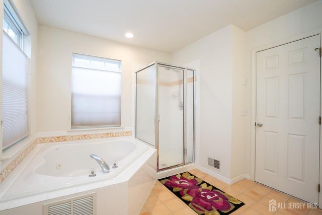 6 Barlow Court, Plainsboro, NJ 08536