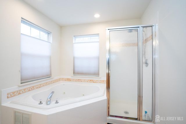 6 Barlow Court, Plainsboro, NJ 08536