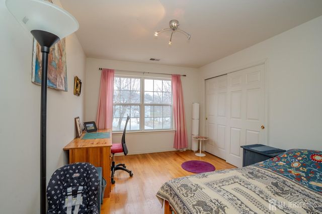 6 Barlow Court, Plainsboro, NJ 08536