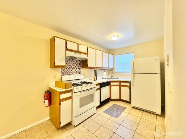 393 keswick Drive, Piscataway, NJ 08854