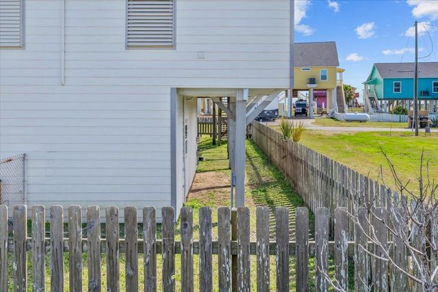 817 Westview, Crystal Beach, TX 77650
