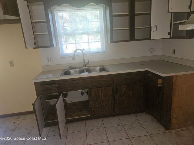 565 Elizabeth Street SE, Palm Bay, FL 32909