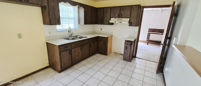 565 Elizabeth Street SE, Palm Bay, FL 32909