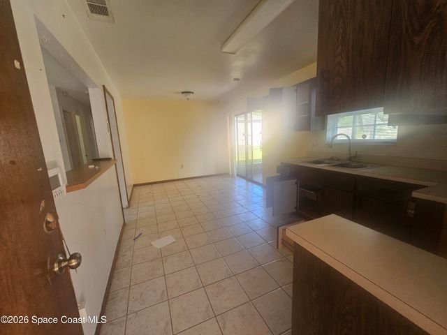 565 Elizabeth Street SE, Palm Bay, FL 32909