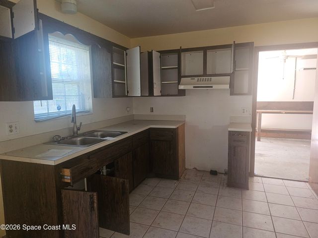 565 Elizabeth Street SE, Palm Bay, FL 32909
