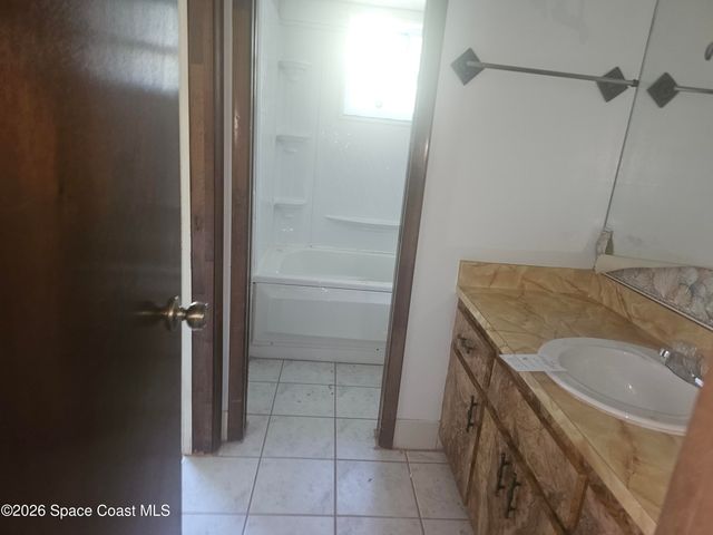 565 Elizabeth Street SE, Palm Bay, FL 32909