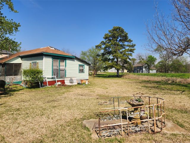 408 E Main Street, Wolfe City, TX 75496