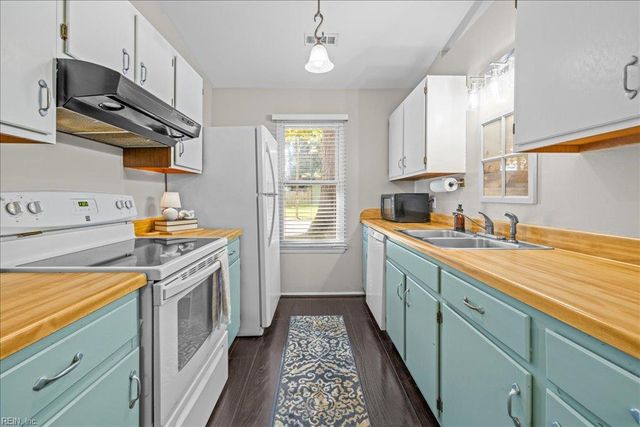 4368 Smokey Lake DR, Virginia Beach, VA 23462