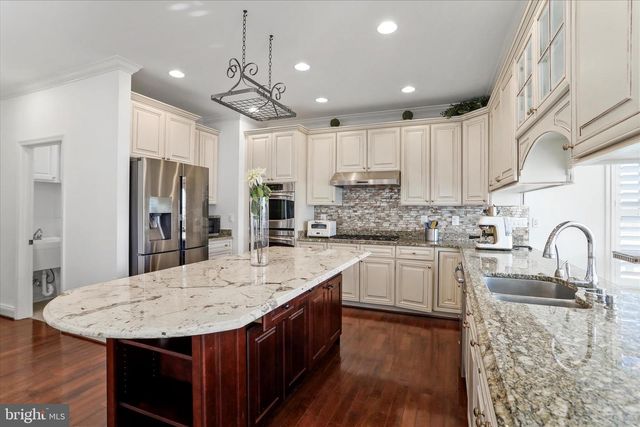 33 LOUISA BEALL LN, Charles Town, WV 25414