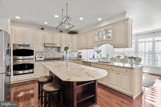 33 LOUISA BEALL LN, Charles Town, WV 25414