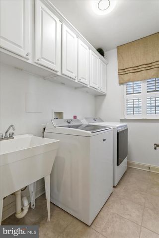 33 LOUISA BEALL LN, Charles Town, WV 25414