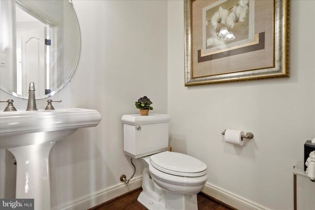 33 LOUISA BEALL LN, Charles Town, WV 25414