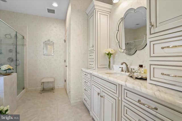 33 LOUISA BEALL LN, Charles Town, WV 25414