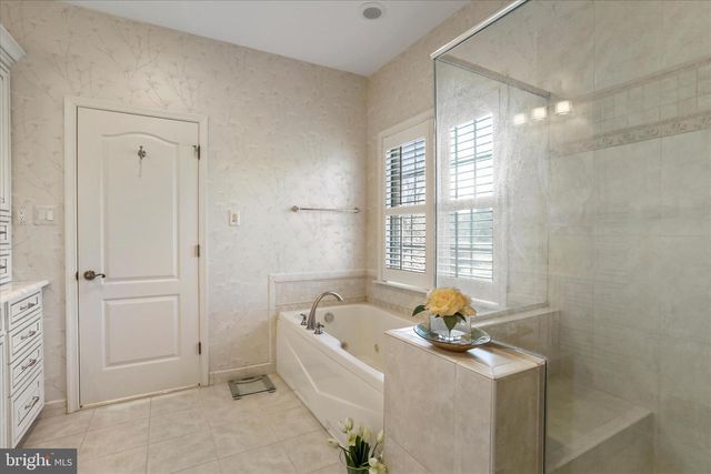 33 LOUISA BEALL LN, Charles Town, WV 25414