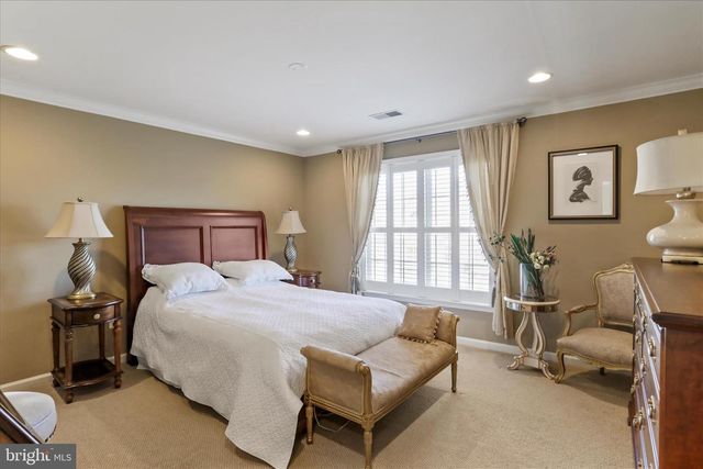 33 LOUISA BEALL LN, Charles Town, WV 25414