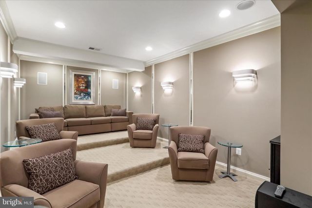 33 LOUISA BEALL LN, Charles Town, WV 25414