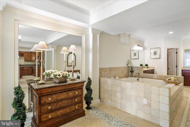 33 LOUISA BEALL LN, Charles Town, WV 25414