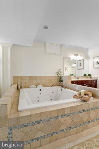 33 LOUISA BEALL LN, Charles Town, WV 25414