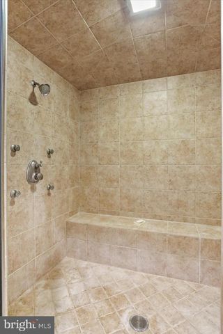 33 LOUISA BEALL LN, Charles Town, WV 25414