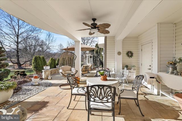 33 LOUISA BEALL LN, Charles Town, WV 25414