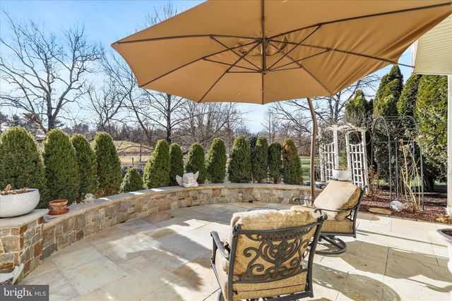 33 LOUISA BEALL LN, Charles Town, WV 25414