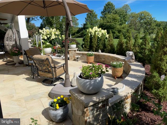 33 LOUISA BEALL LN, Charles Town, WV 25414