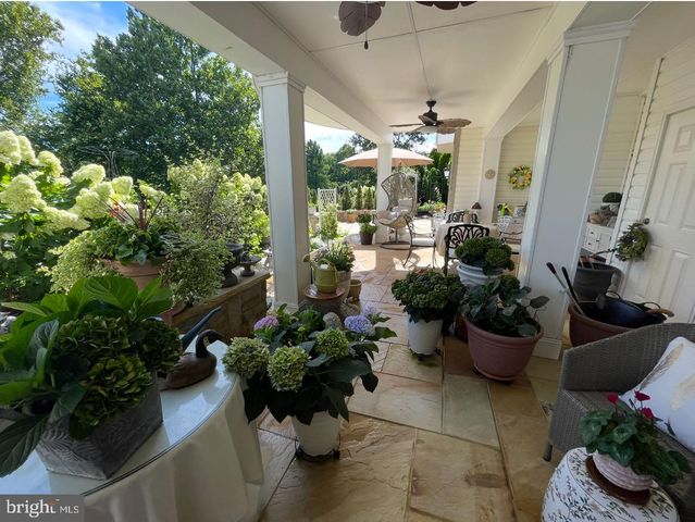 33 LOUISA BEALL LN, Charles Town, WV 25414