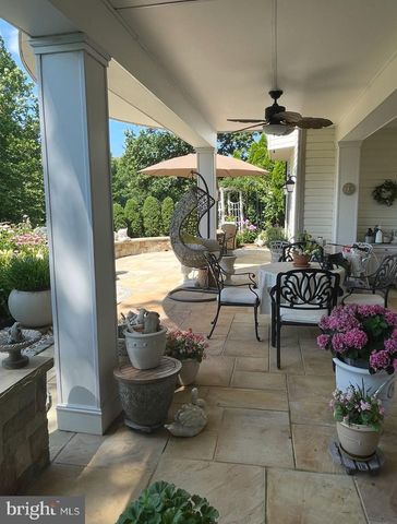 33 LOUISA BEALL LN, Charles Town, WV 25414