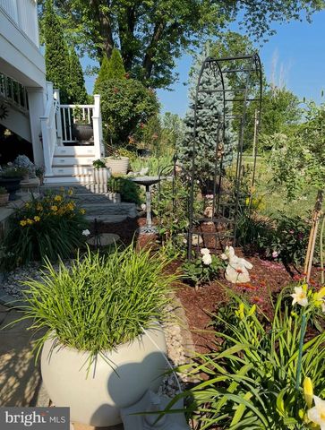 33 LOUISA BEALL LN, Charles Town, WV 25414