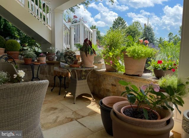 33 LOUISA BEALL LN, Charles Town, WV 25414