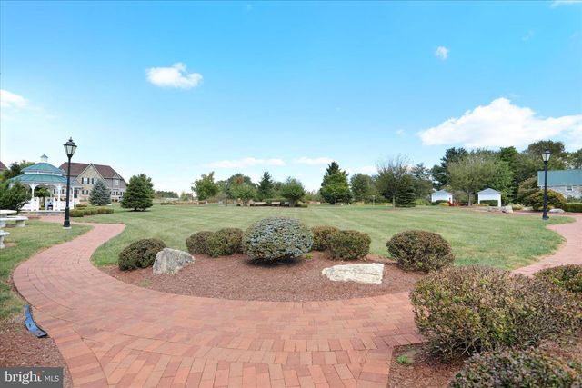 33 LOUISA BEALL LN, Charles Town, WV 25414