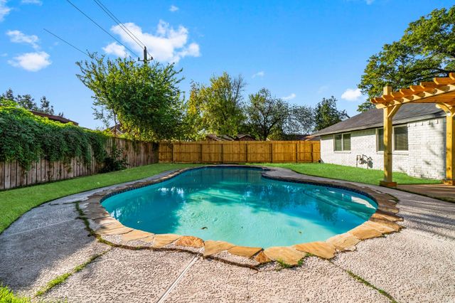 255 Taranto Lane, Houston, TX 77015