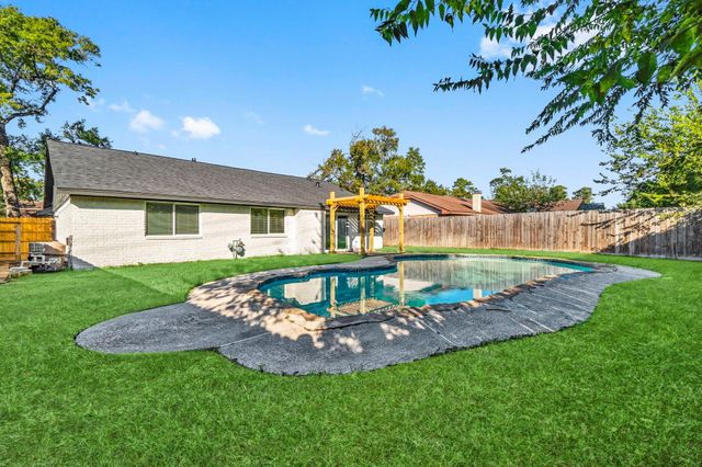 255 Taranto Lane, Houston, TX 77015