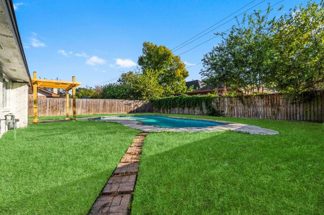 255 Taranto Lane, Houston, TX 77015