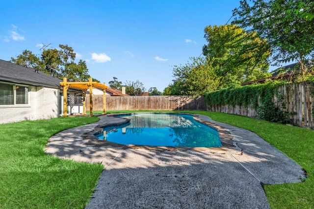 255 Taranto Lane, Houston, TX 77015