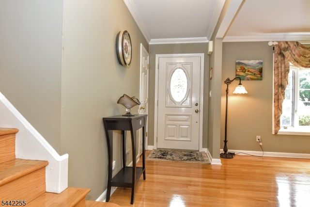 380 Shea Dr, New Milford Boro, NJ 07646