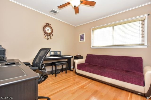 380 Shea Dr, New Milford Boro, NJ 07646