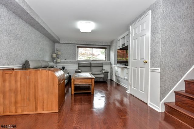 380 Shea Dr, New Milford Boro, NJ 07646