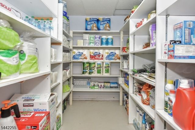 380 Shea Dr, New Milford Boro, NJ 07646